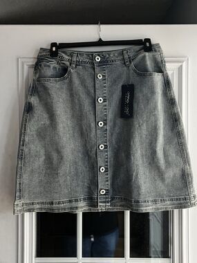 Anna-Kaci Denim Faded A-Line Button Front Mini Jean Skirt Women’s Large NWT